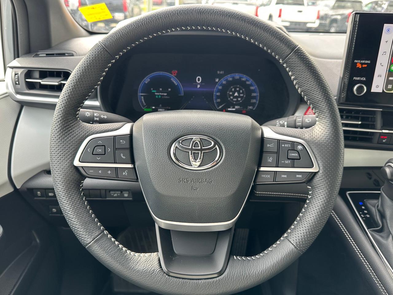 2025 Toyota Sienna XSE 7-Passenger XSE AWD! Photo