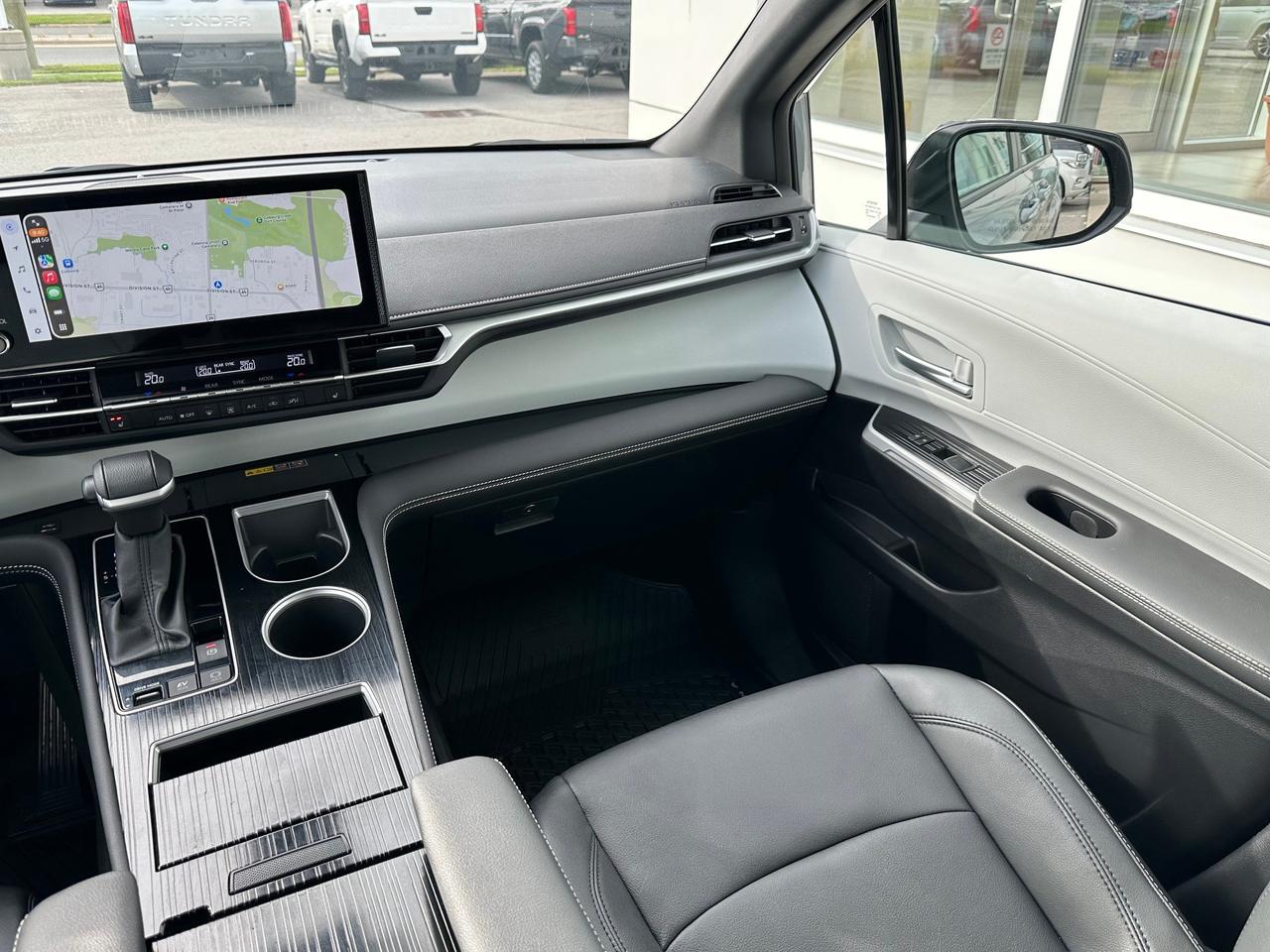 2025 Toyota Sienna XSE 7-Passenger XSE AWD! Photo
