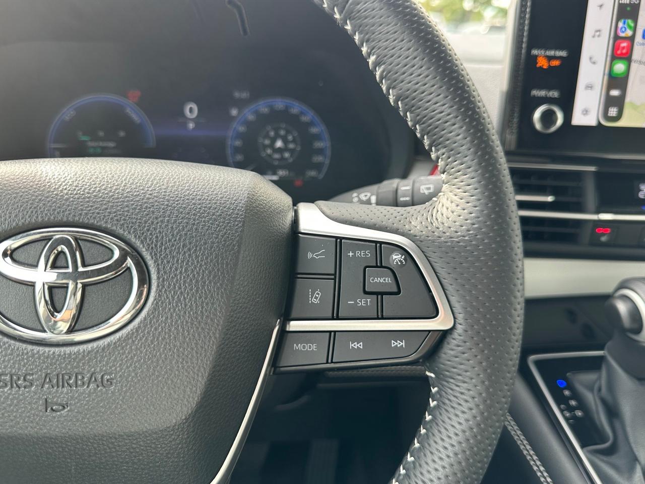 2025 Toyota Sienna XSE 7-Passenger XSE AWD! Photo