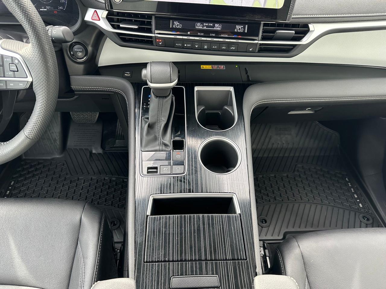 2025 Toyota Sienna XSE 7-Passenger XSE AWD! Photo