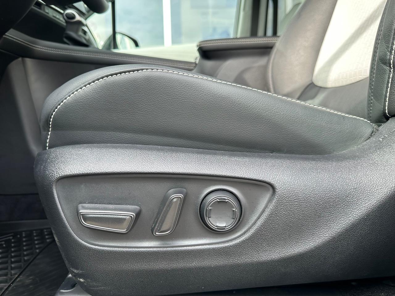 2025 Toyota Sienna XSE 7-Passenger XSE AWD! Photo