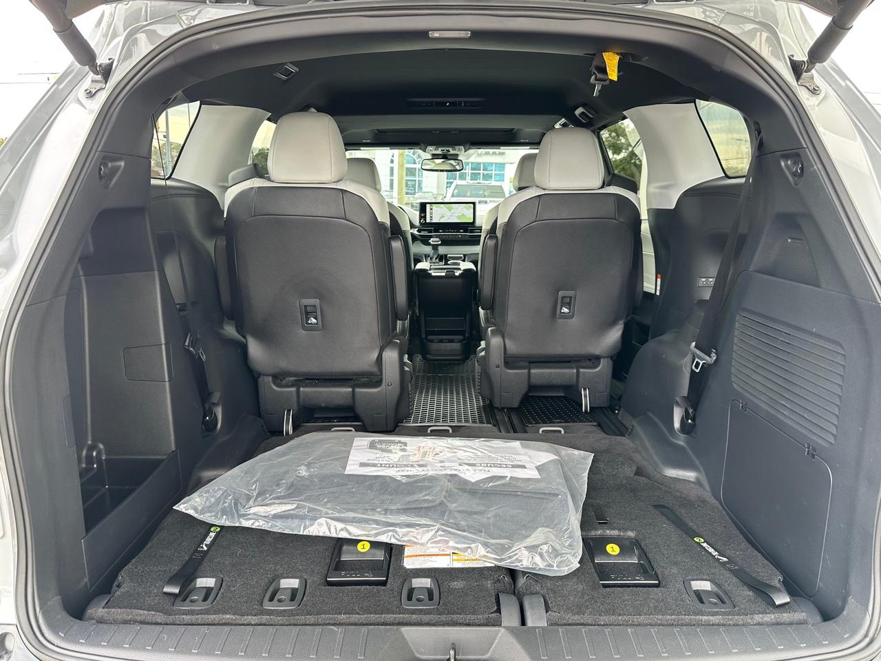 2025 Toyota Sienna XSE 7-Passenger XSE AWD! Photo