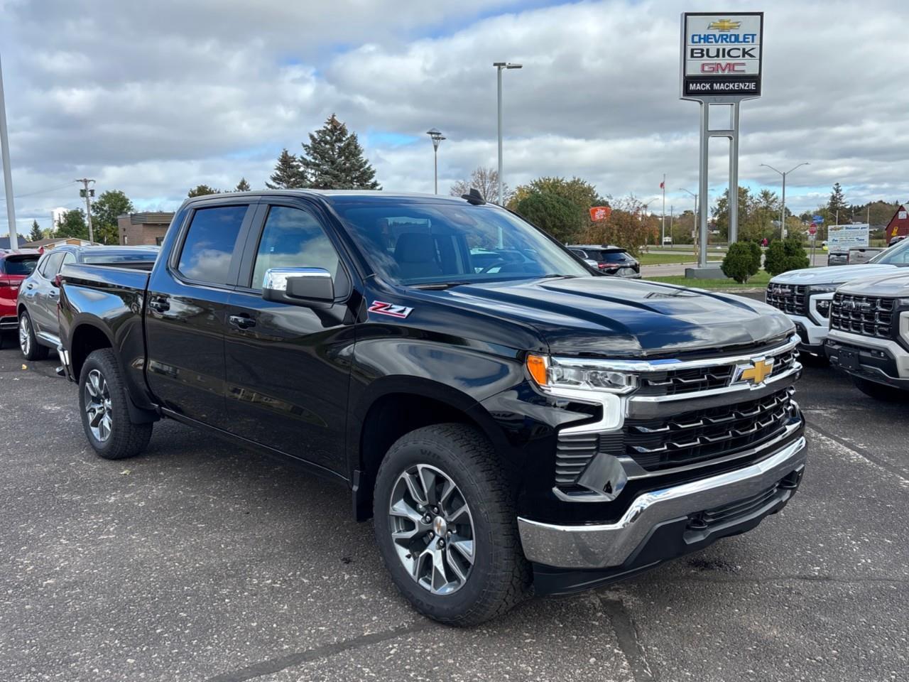 2026 Chevrolet Silverado 1500 LT New 5 Passenger V8 Crew Cab 4X4 Truck with Heated Front Seats, Heated Steering Wheel and a 13.4 Diagonal Touchscreen Radio with Wireless Apple CarPlay, Wireless Android Auto, Wireless Phone Charging a Photo5