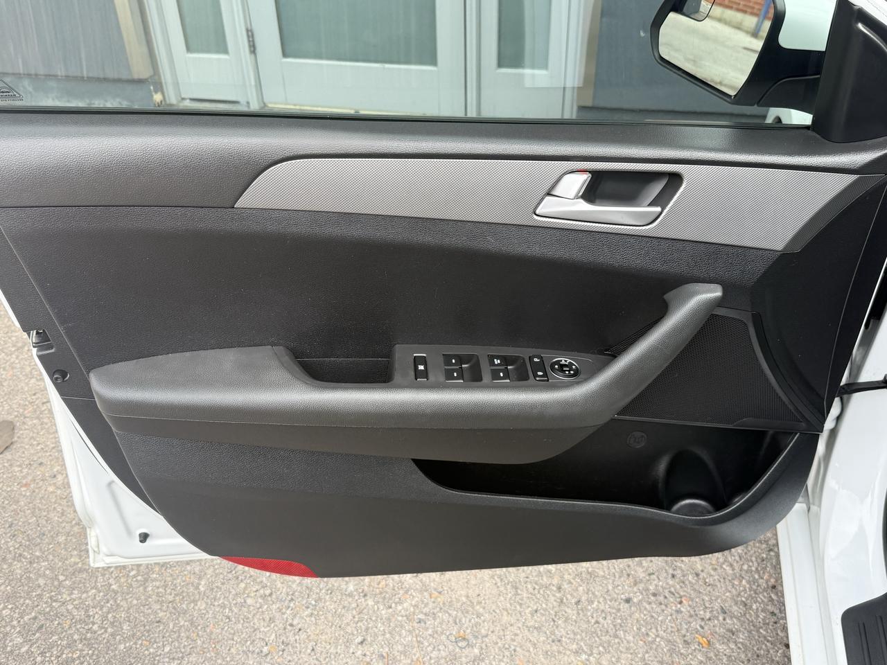 2016 Hyundai Sonata 2.4L GL Photo