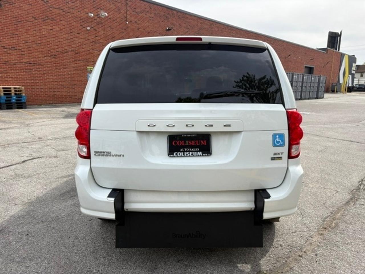 2018 Dodge Grand Caravan SXT BRAUNABILITY REAR WHEEL CHAIR RAMP-75KM-1 OWNER! Photo