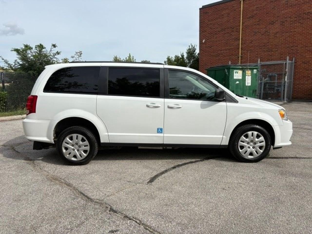 2018 Dodge Grand Caravan SXT BRAUNABILITY REAR WHEEL CHAIR RAMP-75KM-1 OWNER! Photo