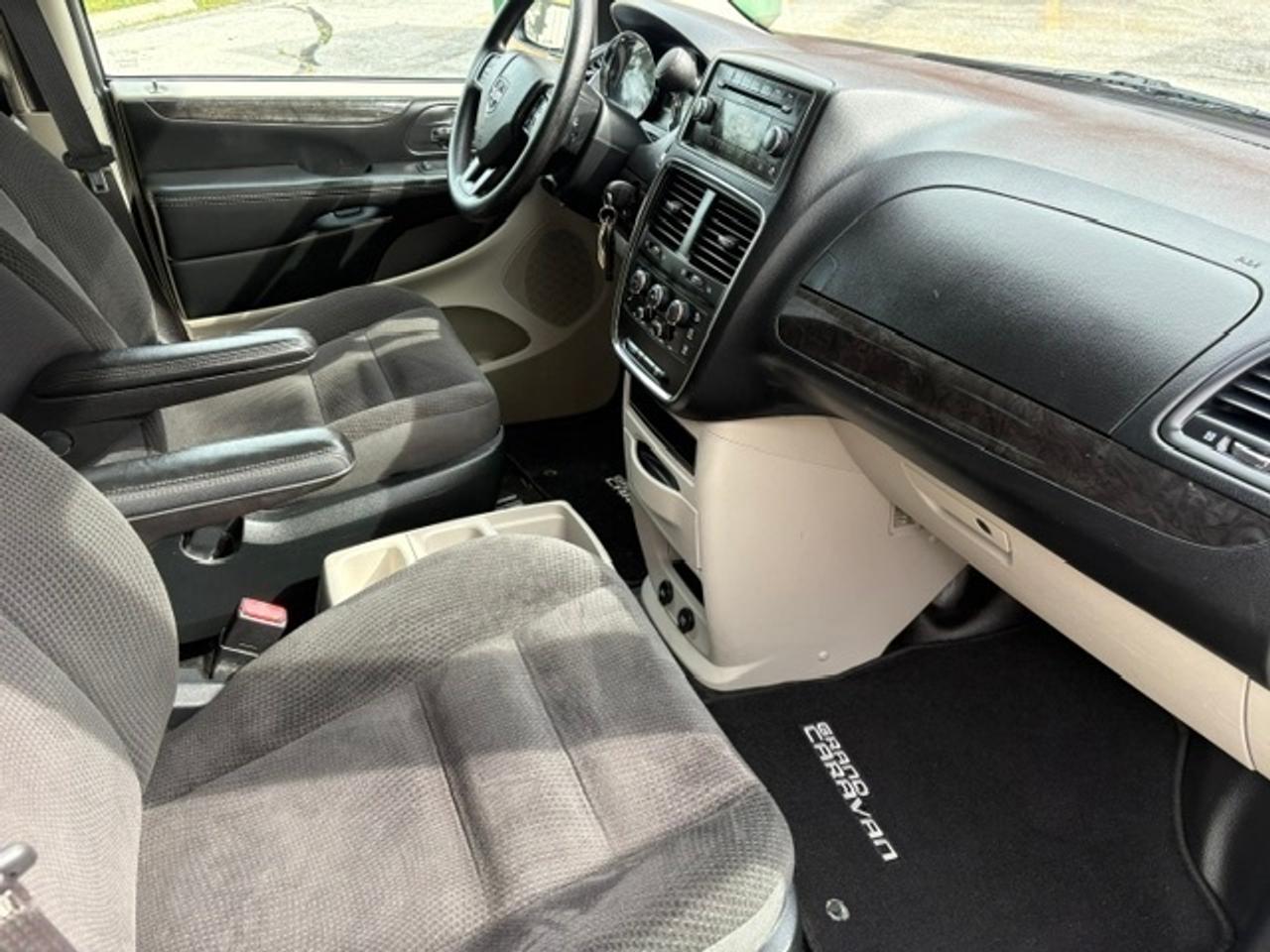2018 Dodge Grand Caravan SXT BRAUNABILITY REAR WHEEL CHAIR RAMP-75KM-1 OWNER! Photo