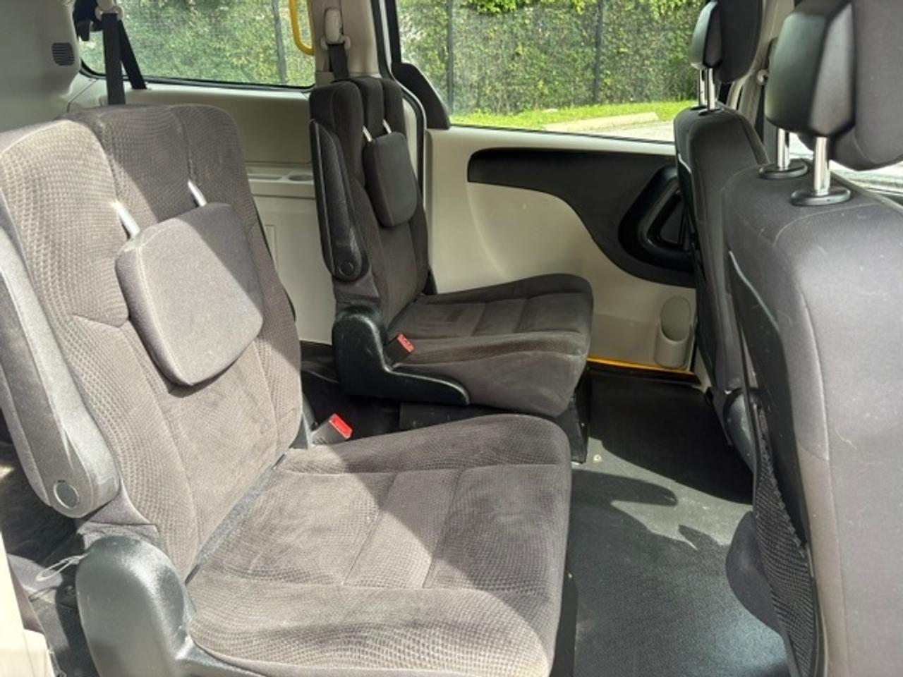 2018 Dodge Grand Caravan SXT BRAUNABILITY REAR WHEEL CHAIR RAMP-75KM-1 OWNER! Photo