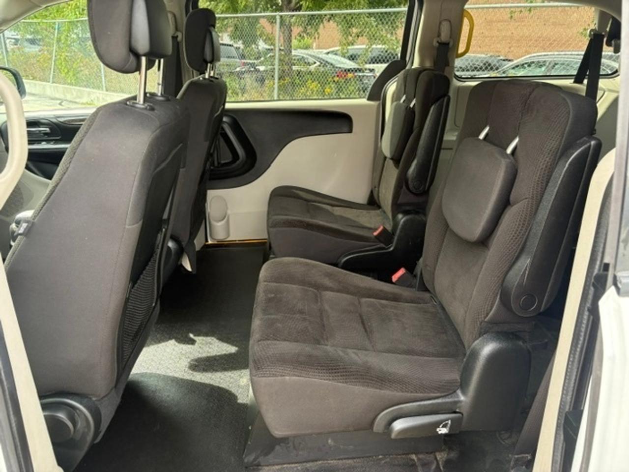2018 Dodge Grand Caravan SXT BRAUNABILITY REAR WHEEL CHAIR RAMP-75KM-1 OWNER! Photo