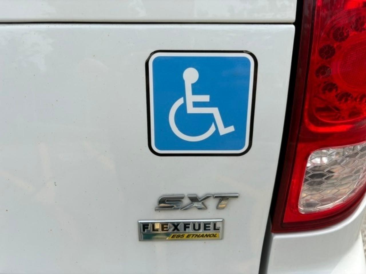 2018 Dodge Grand Caravan SXT BRAUNABILITY REAR WHEEL CHAIR RAMP-75KM-1 OWNER! Photo