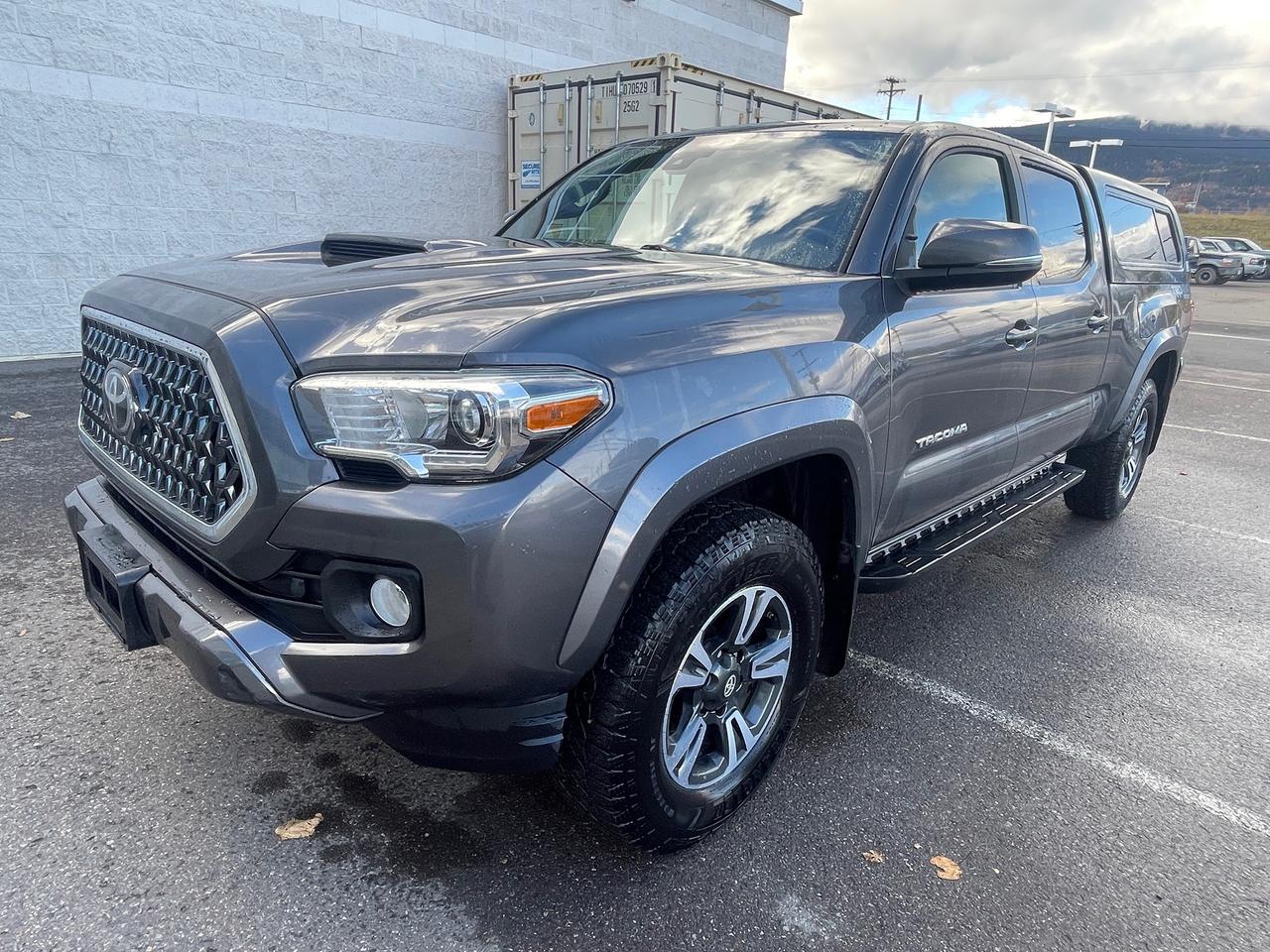 2018 Toyota Tacoma SR5 Photo0