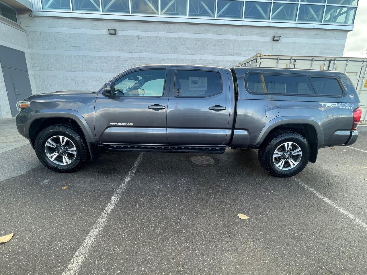2018 Toyota Tacoma SR5 Photo4