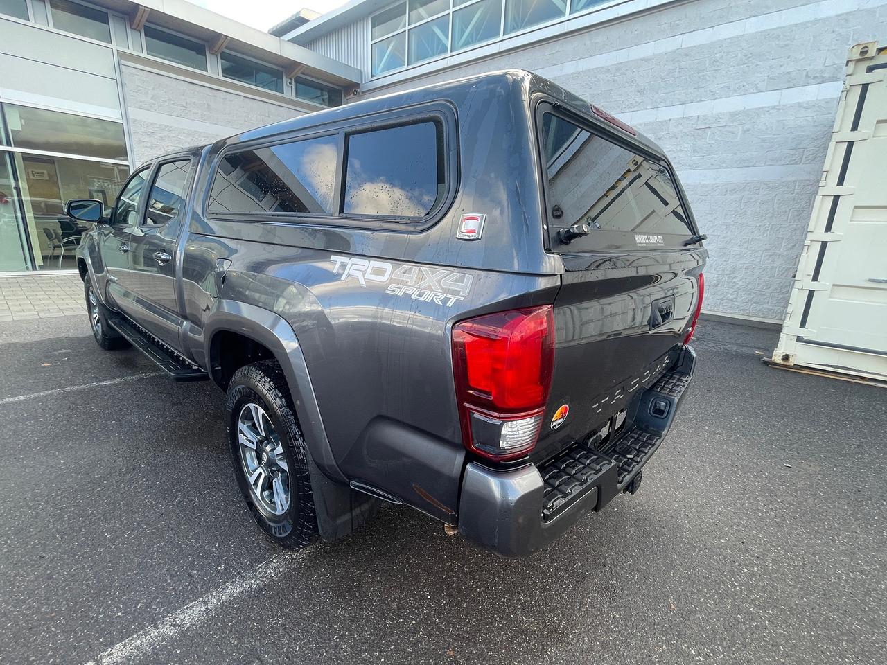2018 Toyota Tacoma SR5 Photo2