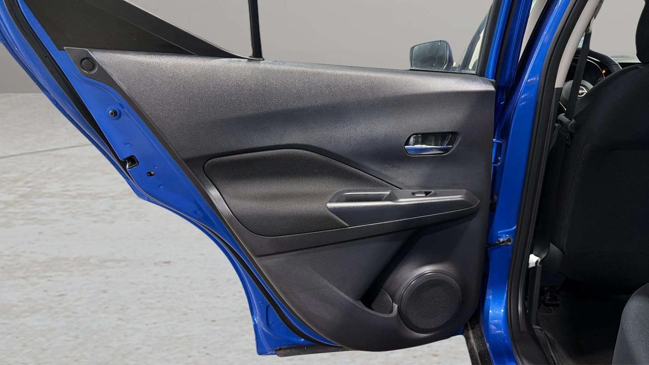 2024 Nissan Kicks SV| CLEAN CARFAX| BLIND SPOT| HTD SEATS| CARPLAY Photo