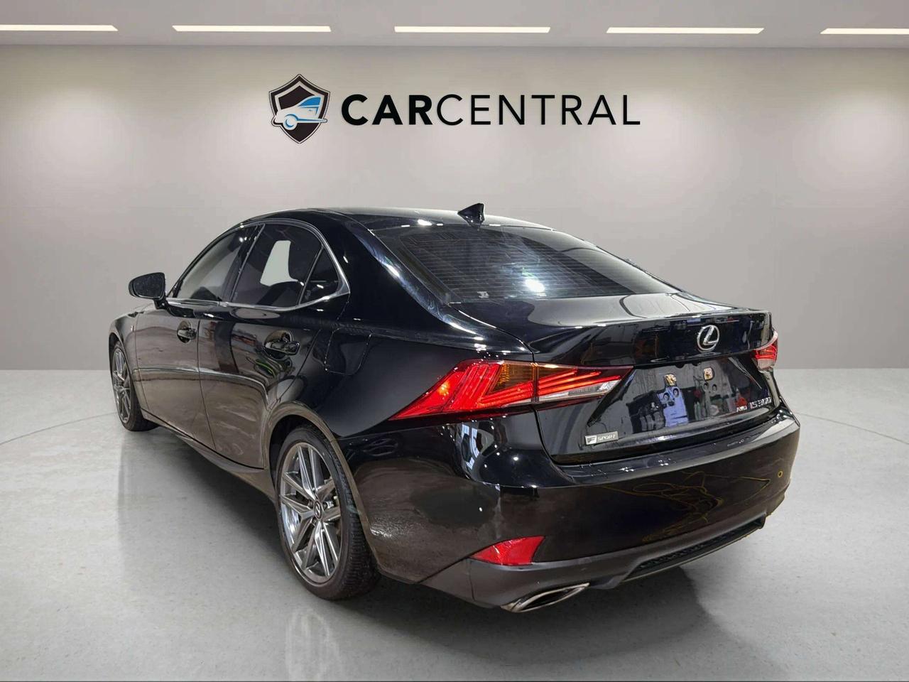 2019 Lexus IS IS 300| CLEAN CARFAX| F1 SPORT|CARPLAY| VENT SEATS Photo2