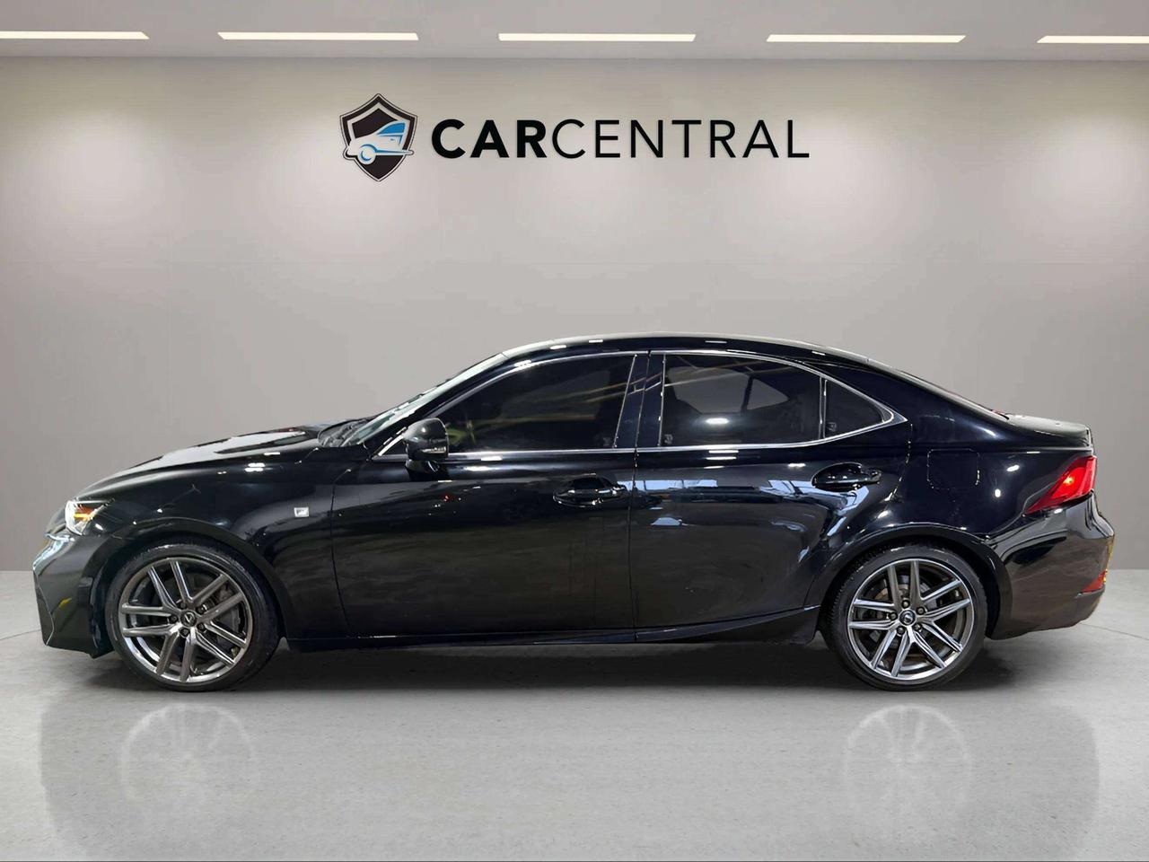 2019 Lexus IS IS 300| CLEAN CARFAX| F1 SPORT|CARPLAY| VENT SEATS Photo1