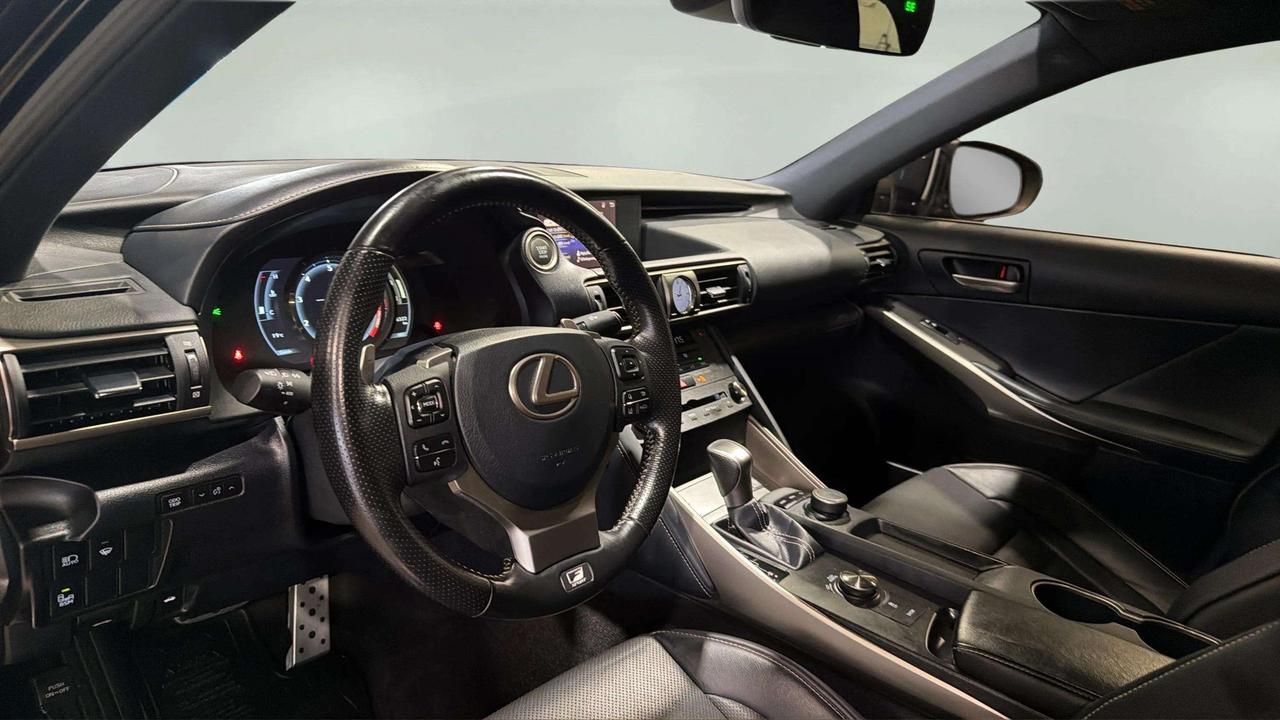 2019 Lexus IS IS 300| CLEAN CARFAX| F1 SPORT|CARPLAY| VENT SEATS Photo