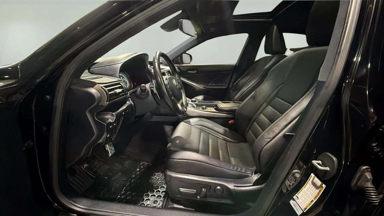 2019 Lexus IS IS 300| CLEAN CARFAX| F1 SPORT|CARPLAY| VENT SEATS Photo