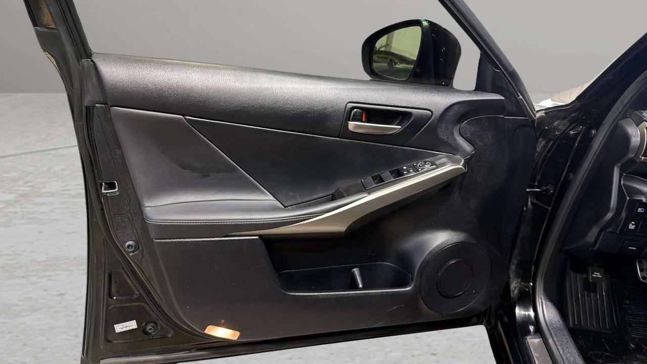 2019 Lexus IS IS 300| CLEAN CARFAX| F1 SPORT|CARPLAY| VENT SEATS Photo