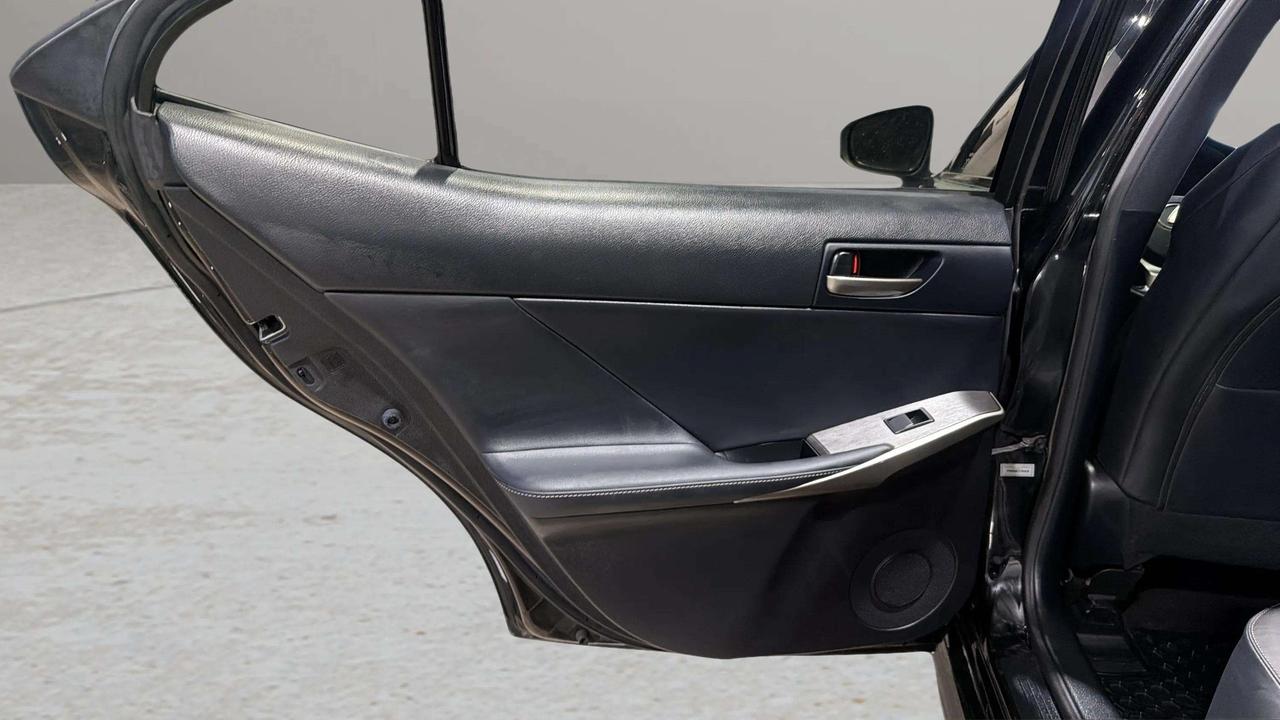 2019 Lexus IS IS 300| CLEAN CARFAX| F1 SPORT|CARPLAY| VENT SEATS Photo