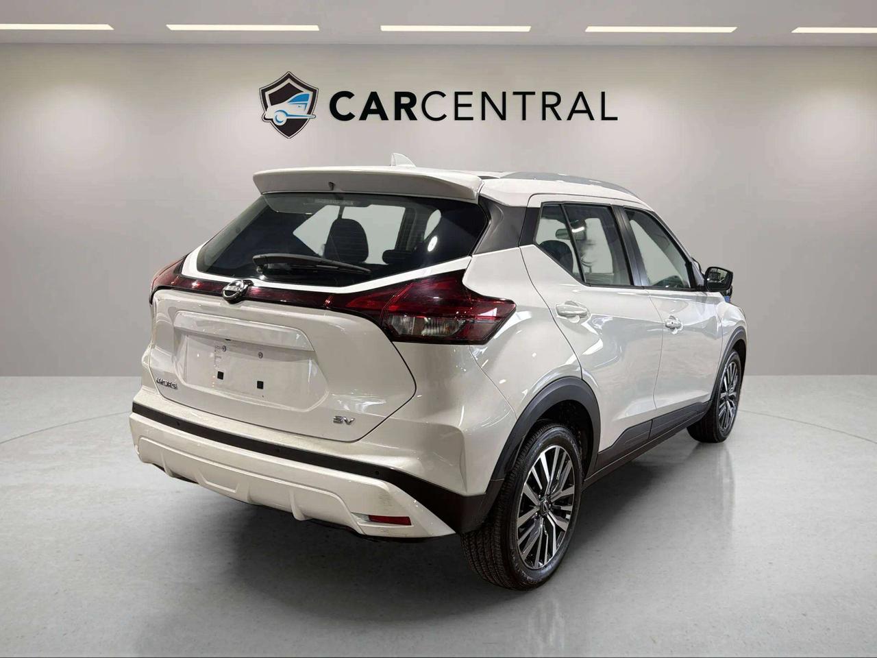 2024 Nissan Kicks SV| CLEAN CARFAX| BLIND SPOT| HTD SEATS| CARPLAY Photo