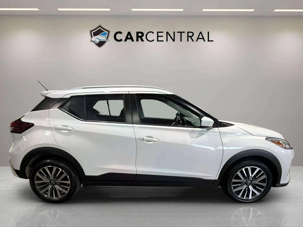 2024 Nissan Kicks SV| CLEAN CARFAX| BLIND SPOT| HTD SEATS| CARPLAY Photo