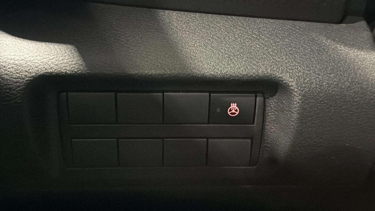 2024 Nissan Kicks SV| CLEAN CARFAX| BLIND SPOT| HTD SEATS| CARPLAY Photo