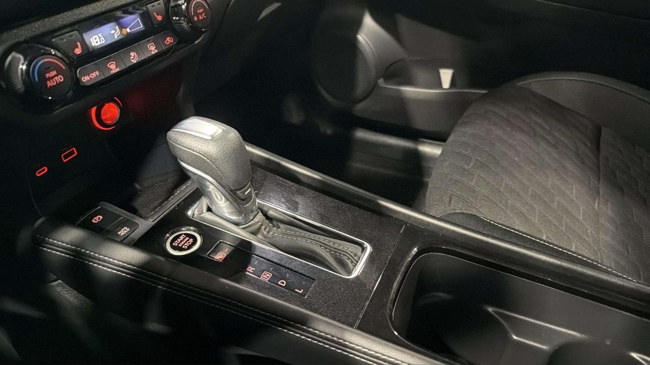 2024 Nissan Kicks SV| CLEAN CARFAX| BLIND SPOT| HTD SEATS| CARPLAY Photo