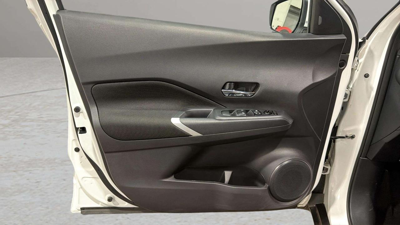 2024 Nissan Kicks SV| CLEAN CARFAX| BLIND SPOT| HTD SEATS| CARPLAY Photo