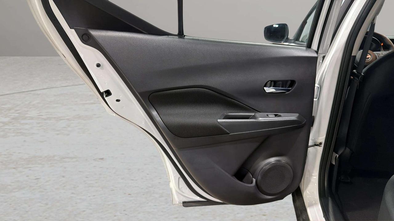 2024 Nissan Kicks SV| CLEAN CARFAX| BLIND SPOT| HTD SEATS| CARPLAY Photo