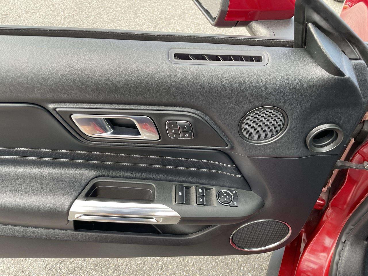 2019 Ford Mustang EcoBoost ONLY 52,000KMS!!  LEATHER, HTD.& VENTED SEATS, BK. CAM, ALLOYS Photo