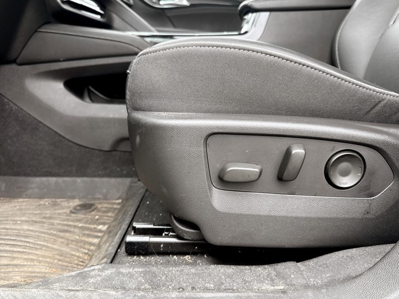 2021 Buick Envision Essence w/Tech Pkg I  - Low Mileage Photo