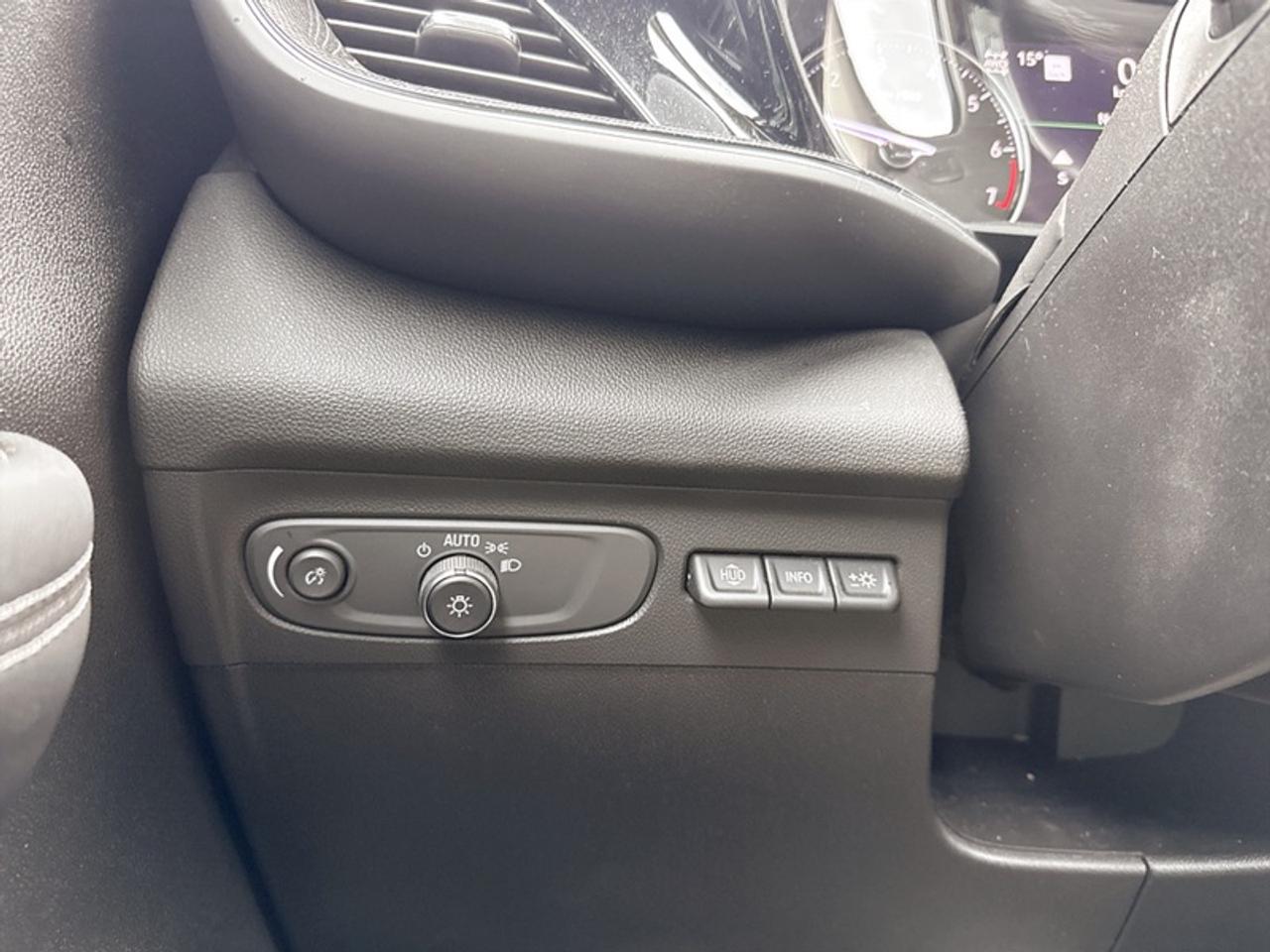 2021 Buick Envision Essence w/Tech Pkg I  - Low Mileage Photo
