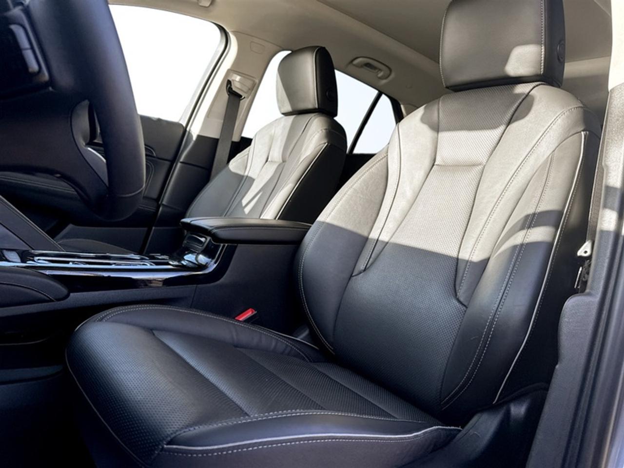 2021 Buick Envision Essence w/Tech Pkg I  *VERY LOW KMS* Photo