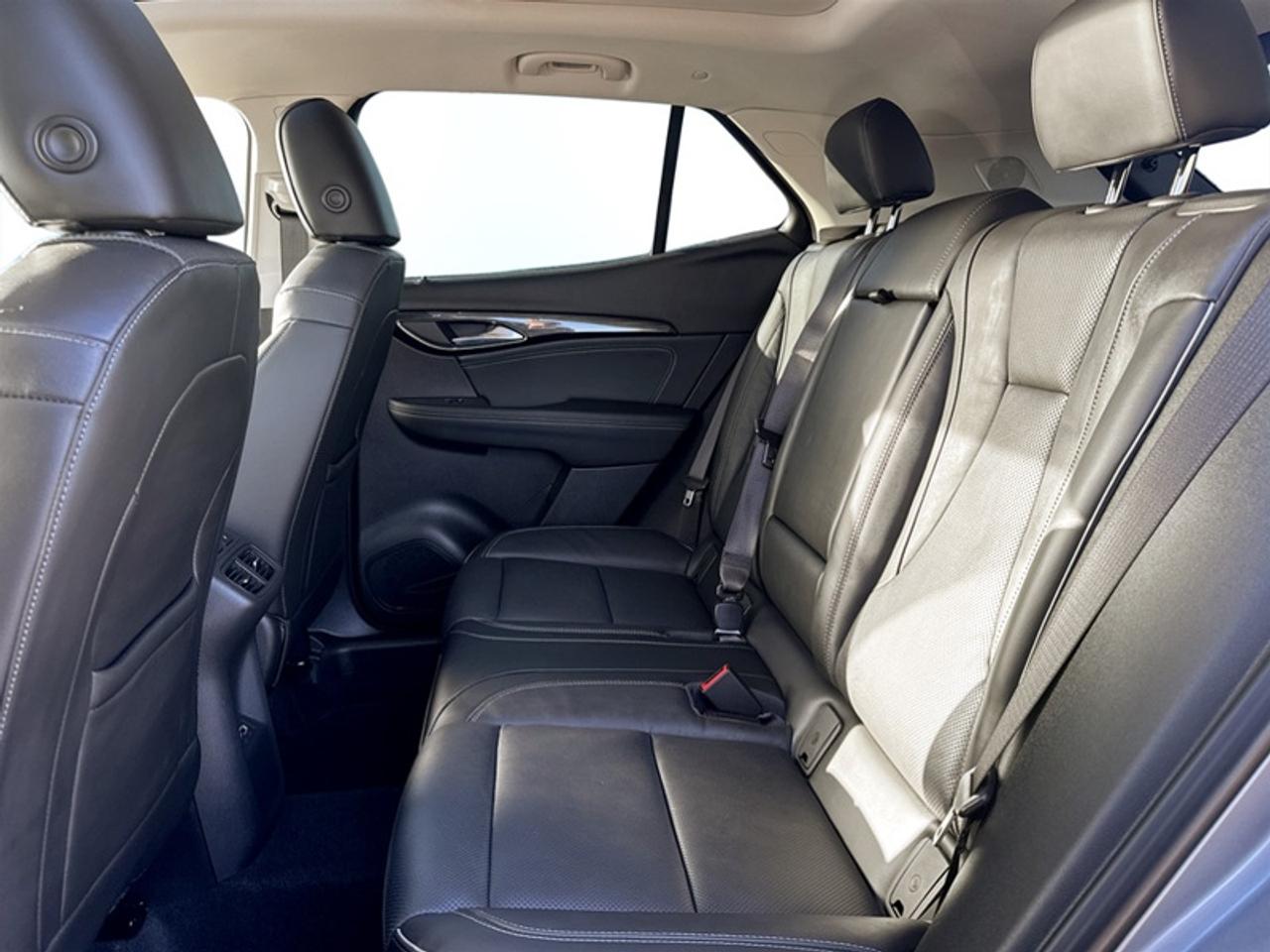 2021 Buick Envision Essence w/Tech Pkg I  *VERY LOW KMS* Photo