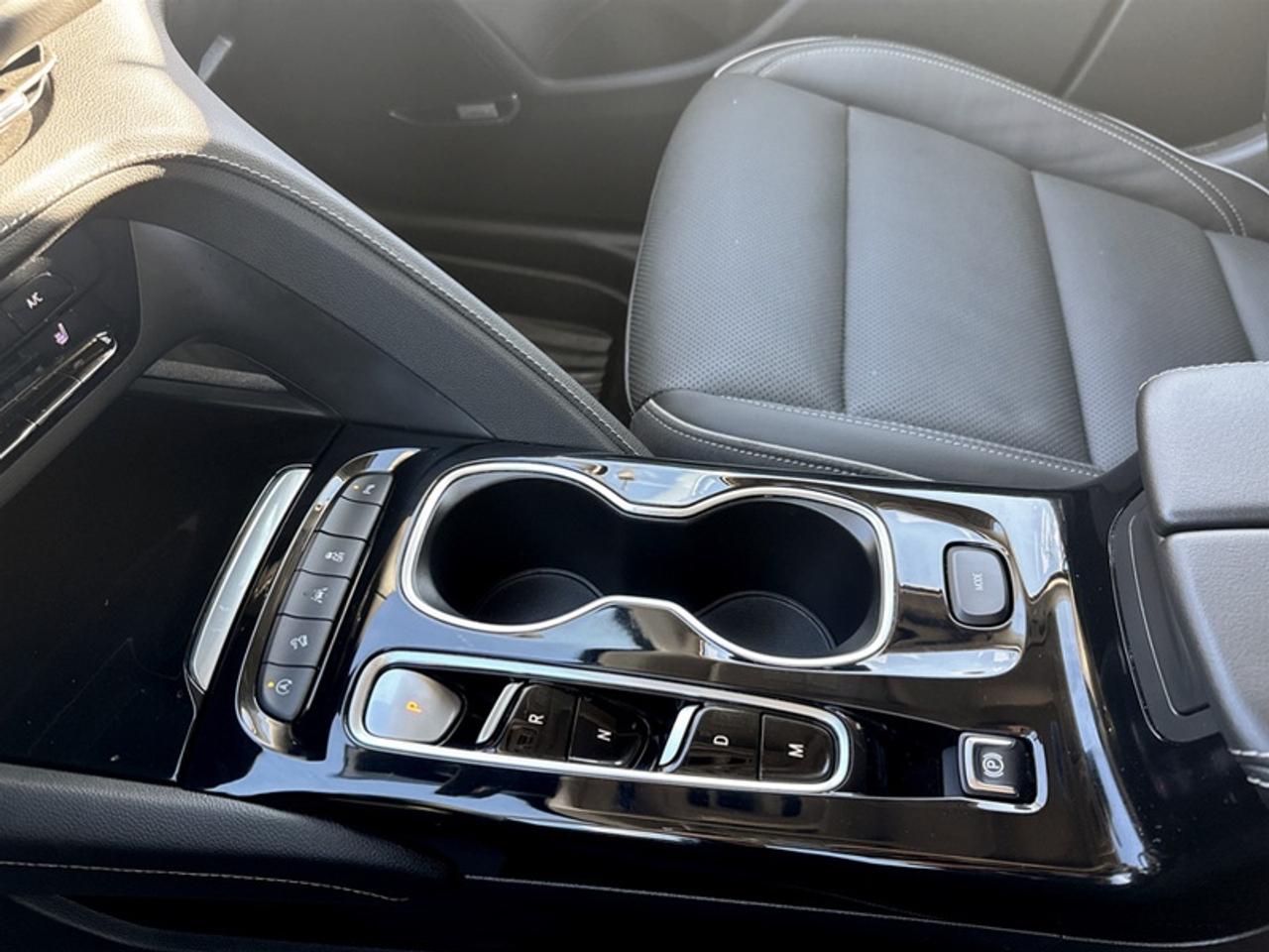 2021 Buick Envision Essence w/Tech Pkg I  *VERY LOW KMS* Photo