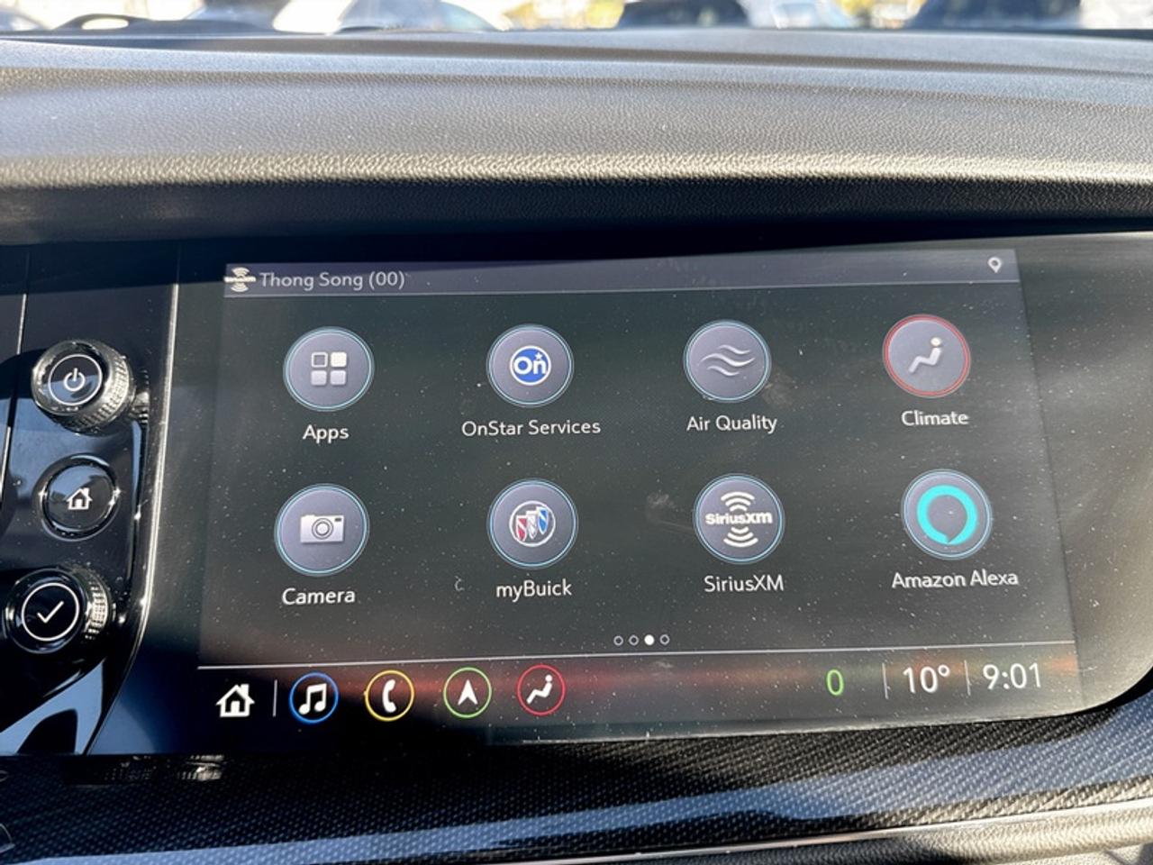 2021 Buick Envision Essence w/Tech Pkg I  *VERY LOW KMS* Photo