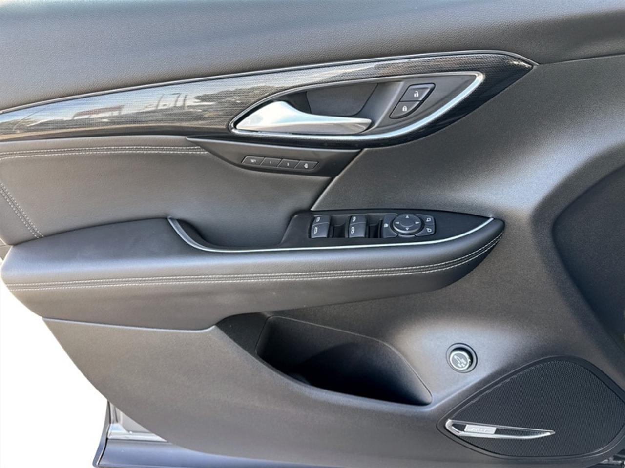 2021 Buick Envision Essence w/Tech Pkg I  *VERY LOW KMS* Photo