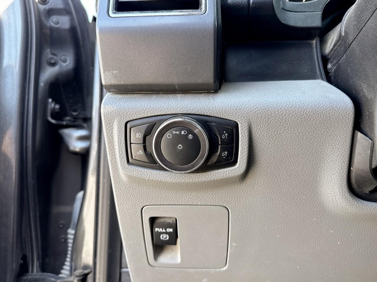 2019 Ford F-150 XLT w/Console  **CLEAN CARFAX** Photo
