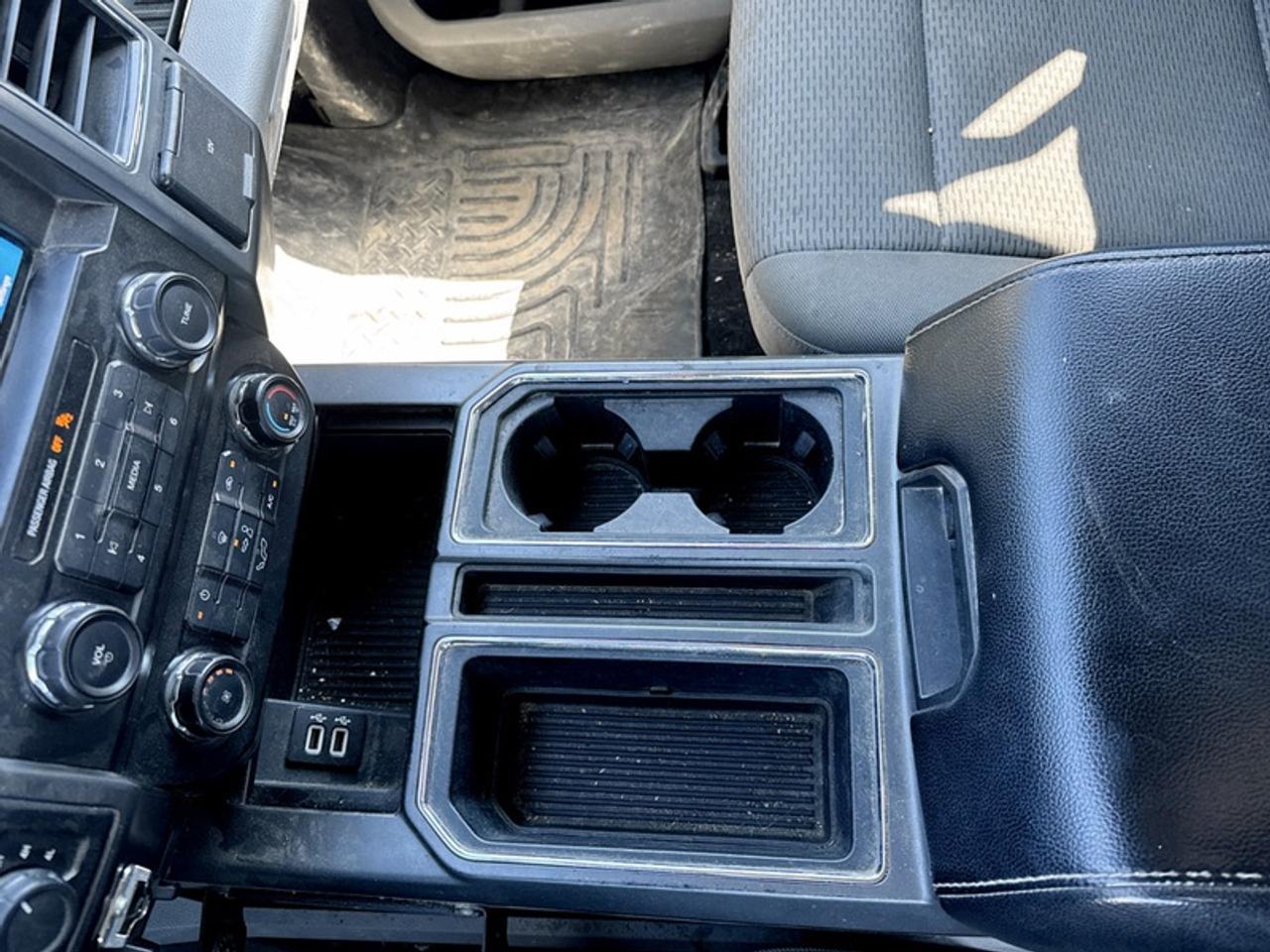 2019 Ford F-150 XLT w/Console  **CLEAN CARFAX** Photo