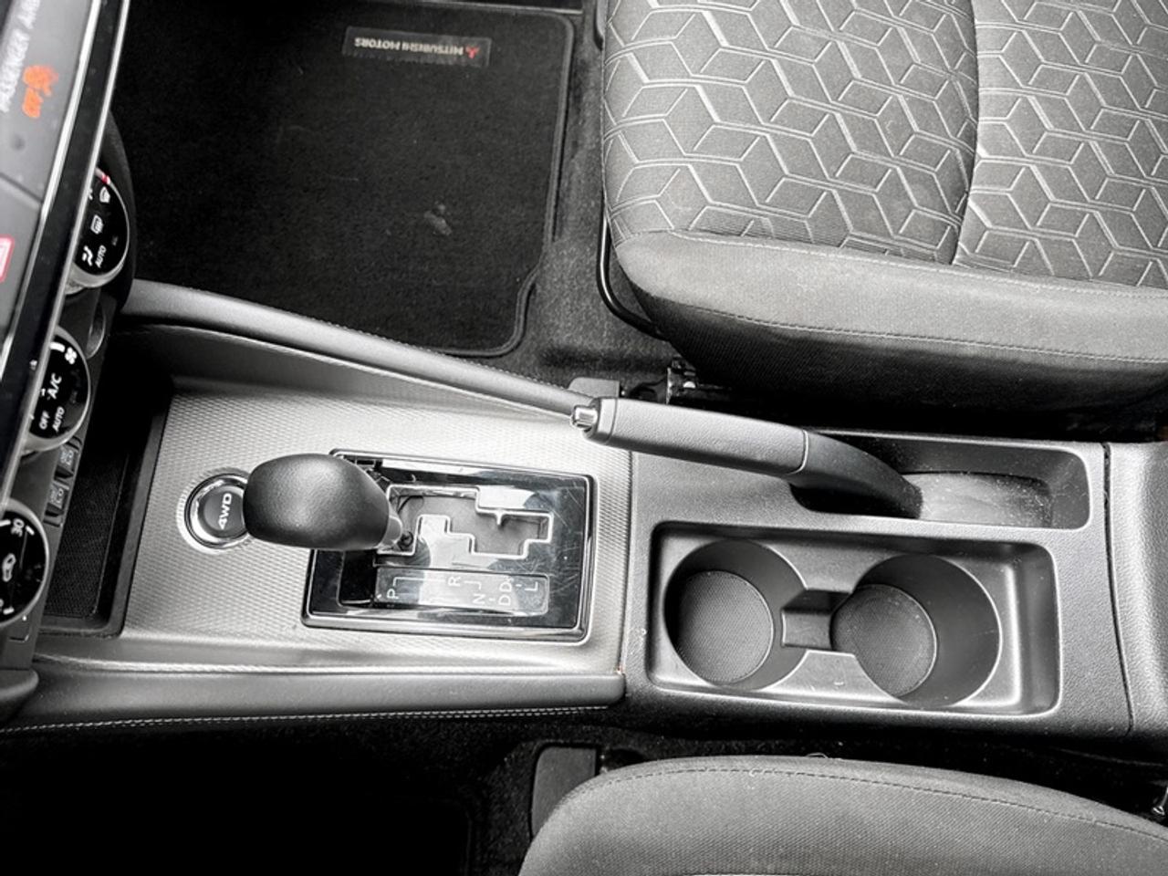 2024 Mitsubishi RVR ES  **APPLE CP - HTD SEATS** Photo