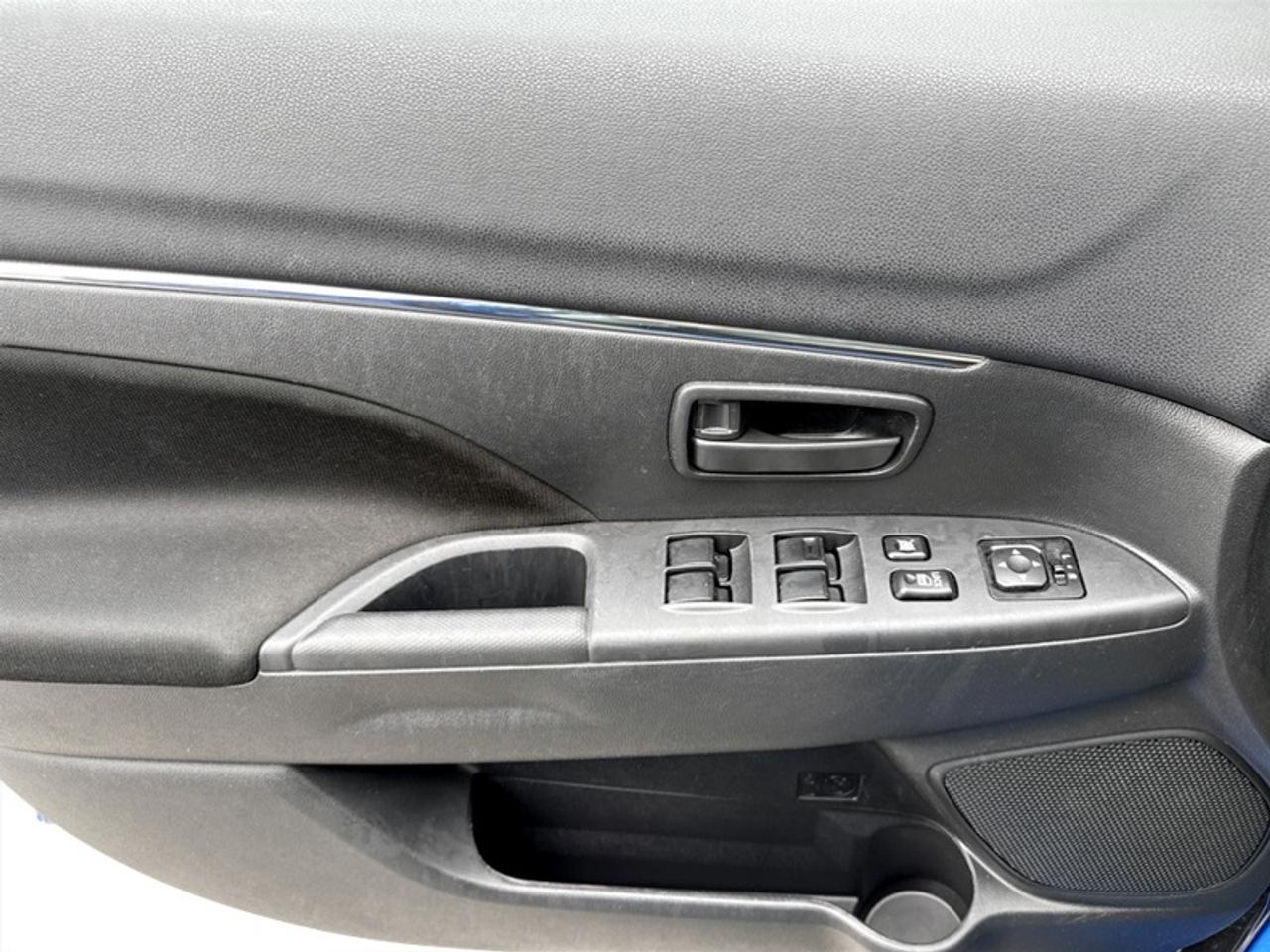 2024 Mitsubishi RVR ES  **APPLE CP - HTD SEATS** Photo