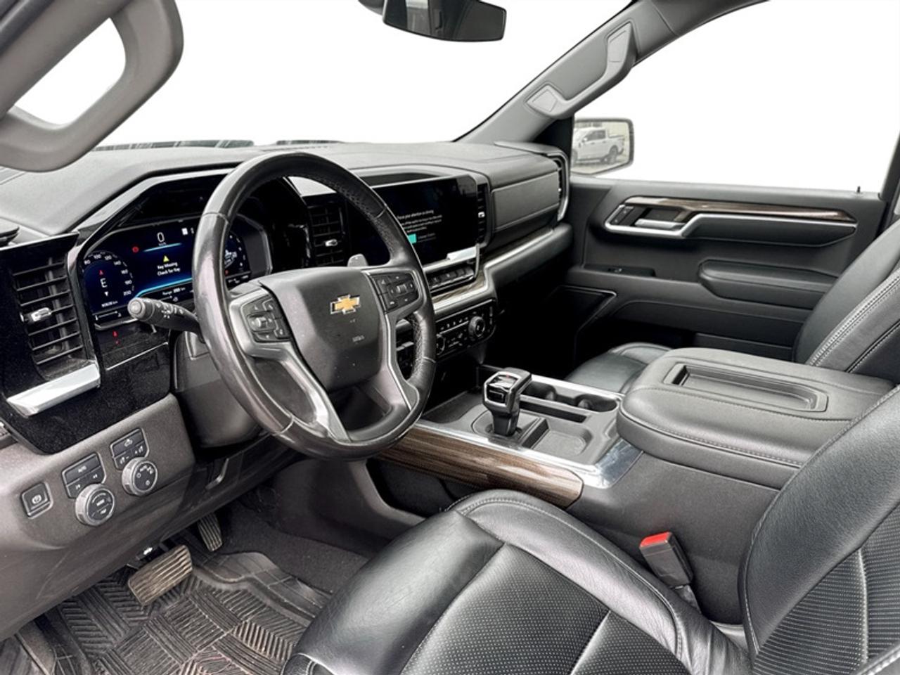 2022 Chevrolet Silverado 1500 LT w/Convenience Pkg  *CLEAN CARFAX* Photo