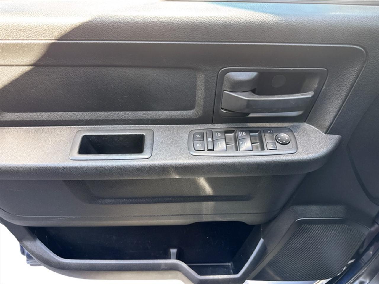 2021 RAM 1500 Classic EXPRESS NIGHT EDITION Photo