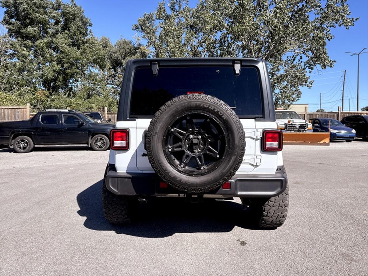 2021 Jeep Wrangler Sahara Photo4