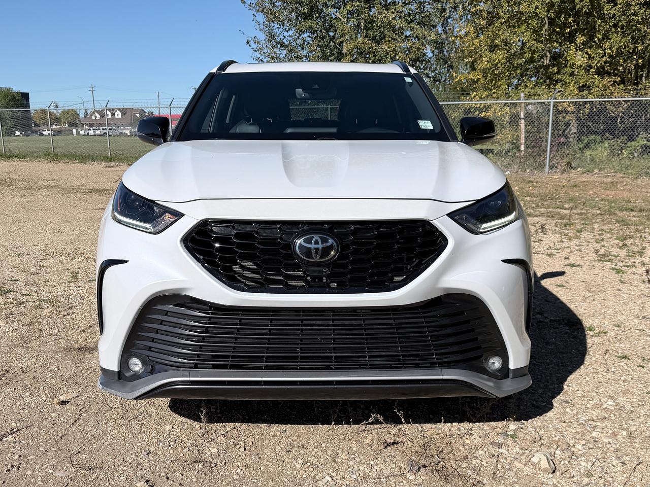 2022 Toyota Highlander XSE Photo2