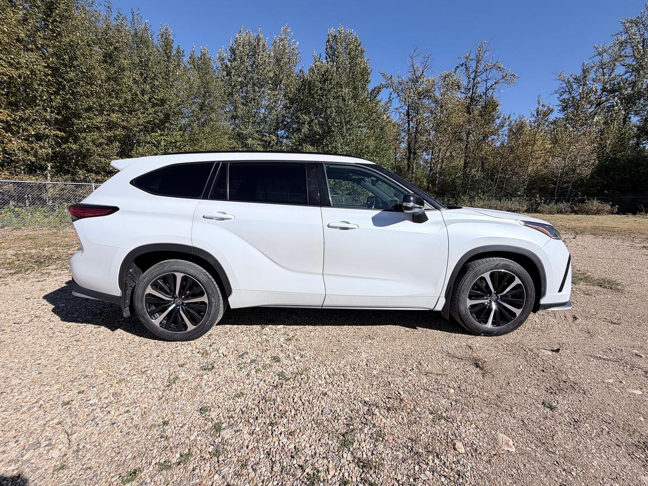 2022 Toyota Highlander XSE Photo3