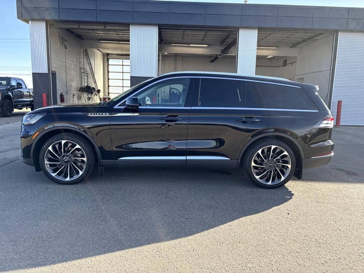 2025 Lincoln Aviator Reserve Photo3