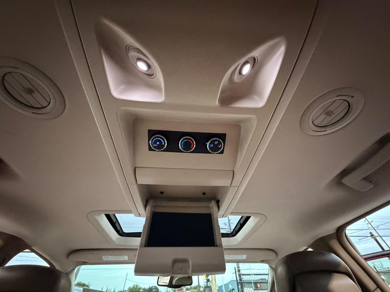 2014 Chrysler Town & Country Limited Photo