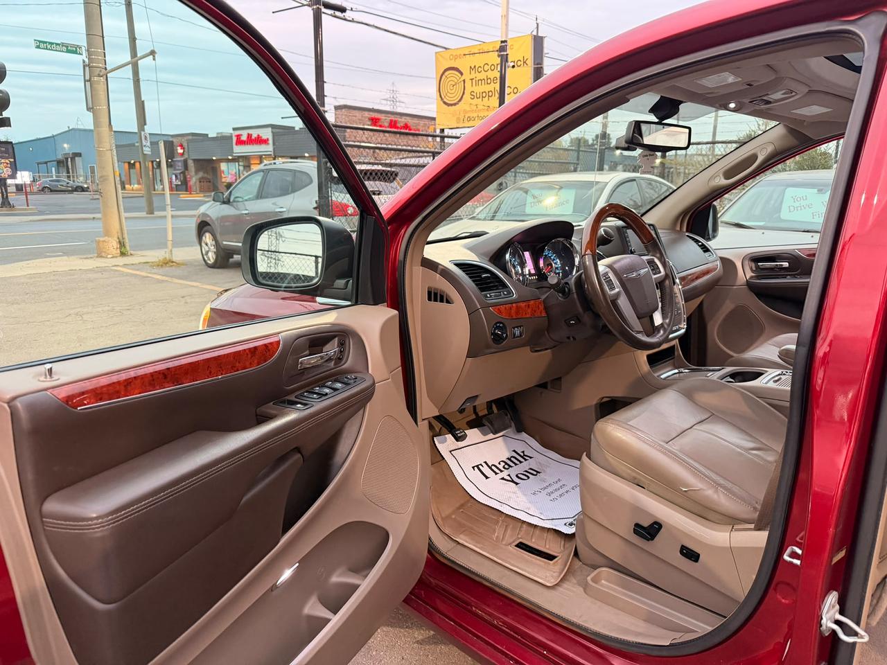 2014 Chrysler Town & Country Limited Photo
